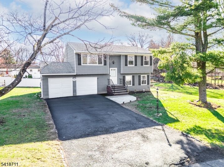 Property Photo:  160 Stratton St  NJ 08854 
