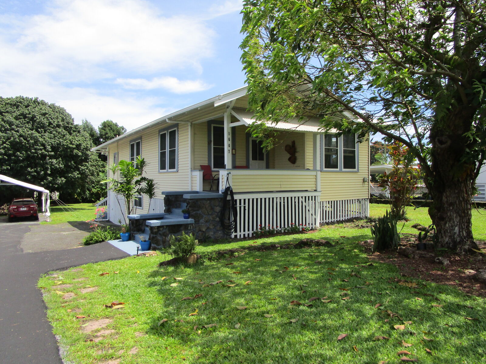 Property Photo:  1667 Kilauea Ave  HI 96720 
