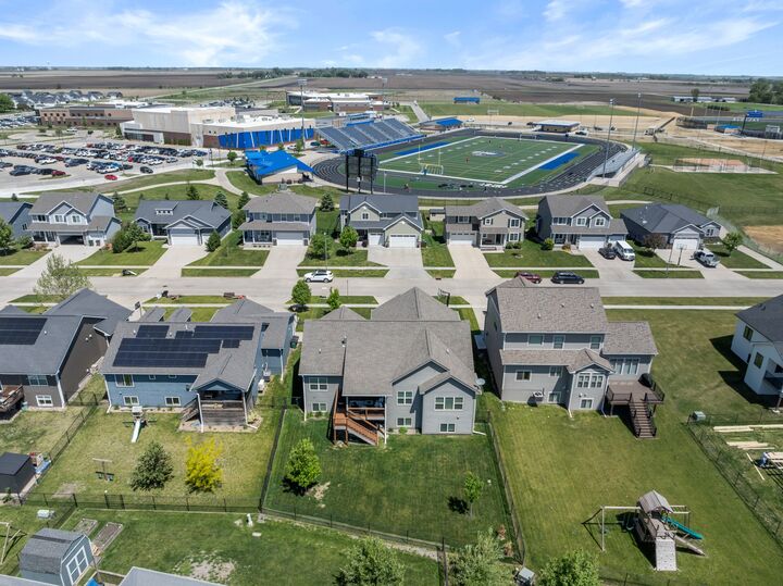 Property Photo:  303 Aspen Drive NE  IA 50035 