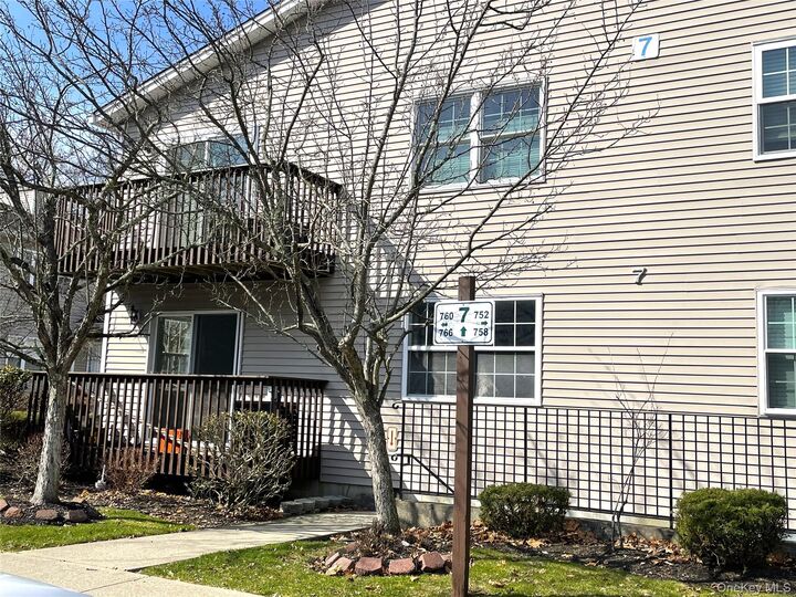 Property Photo:  760 E Crooked Hill Road 760  NY 10965 