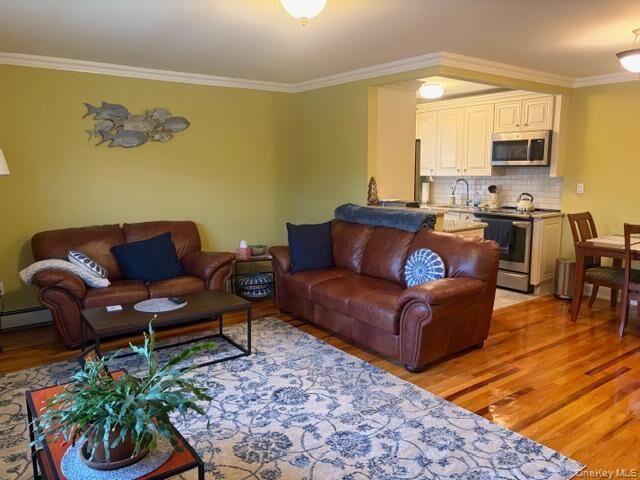 Property Photo:  6 Windermere Place 10  NY 11570 