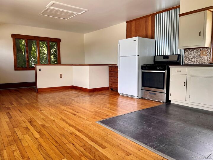 Property Photo:  2 Oak Street 2  NY 10918 