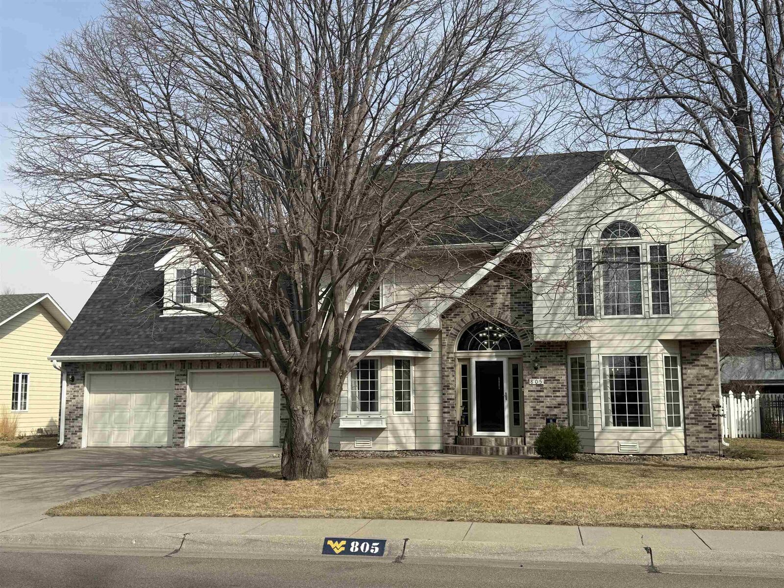 Property Photo: 805 S Bare NE 69101