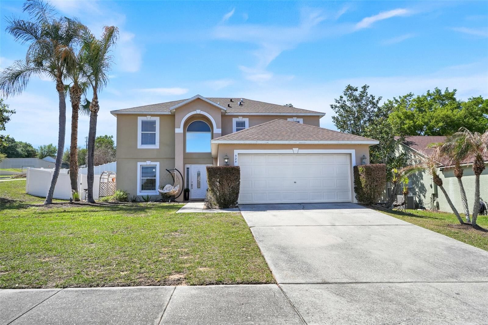 Property Photo:  925 Roanoke Drive  FL 34715 