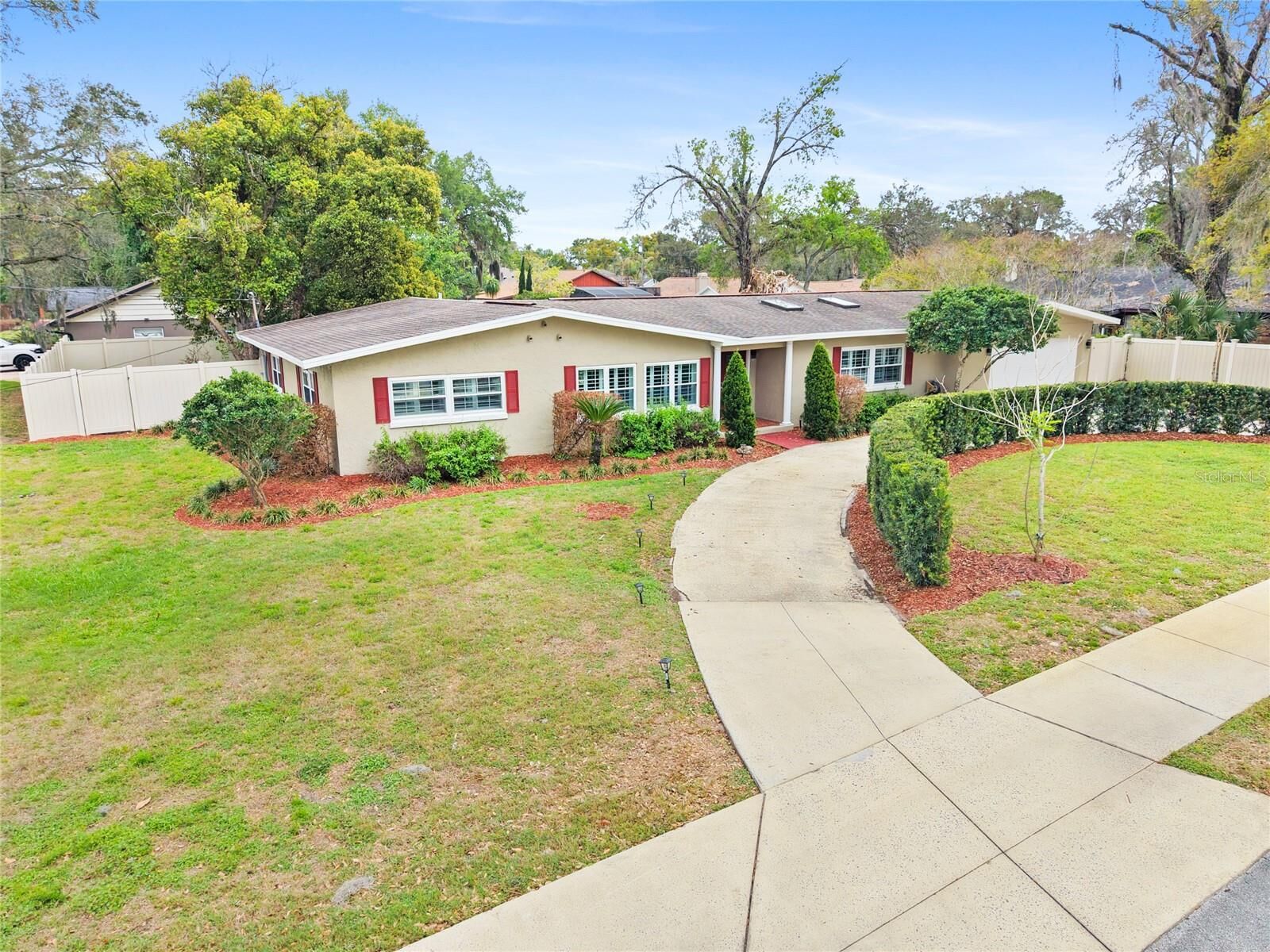 Property Photo: 305 Palm Springs Drive FL 32750