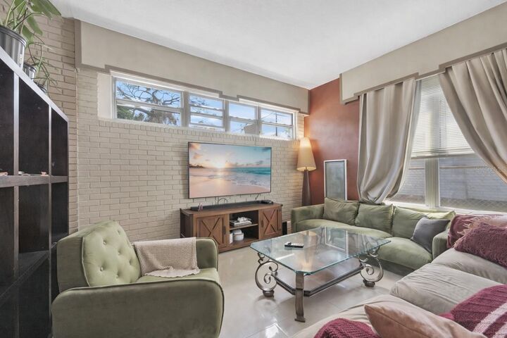 Property Photo: 1304 E Osborne FL 33603