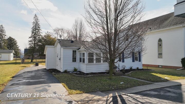 Property Photo:  310 S Franklin St  MI 48604 