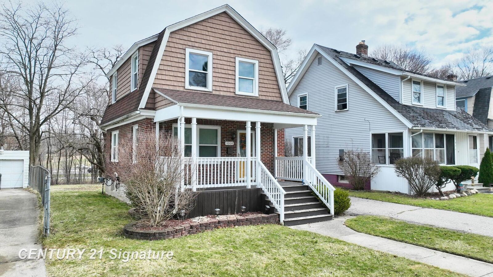 Property Photo: 1008 Dupont St Street MI 48504-4860