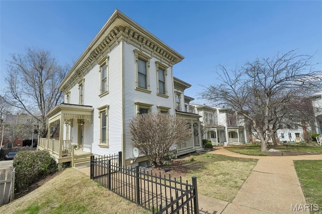 Property Photo:  2224 Hickory Street  MO 63104 