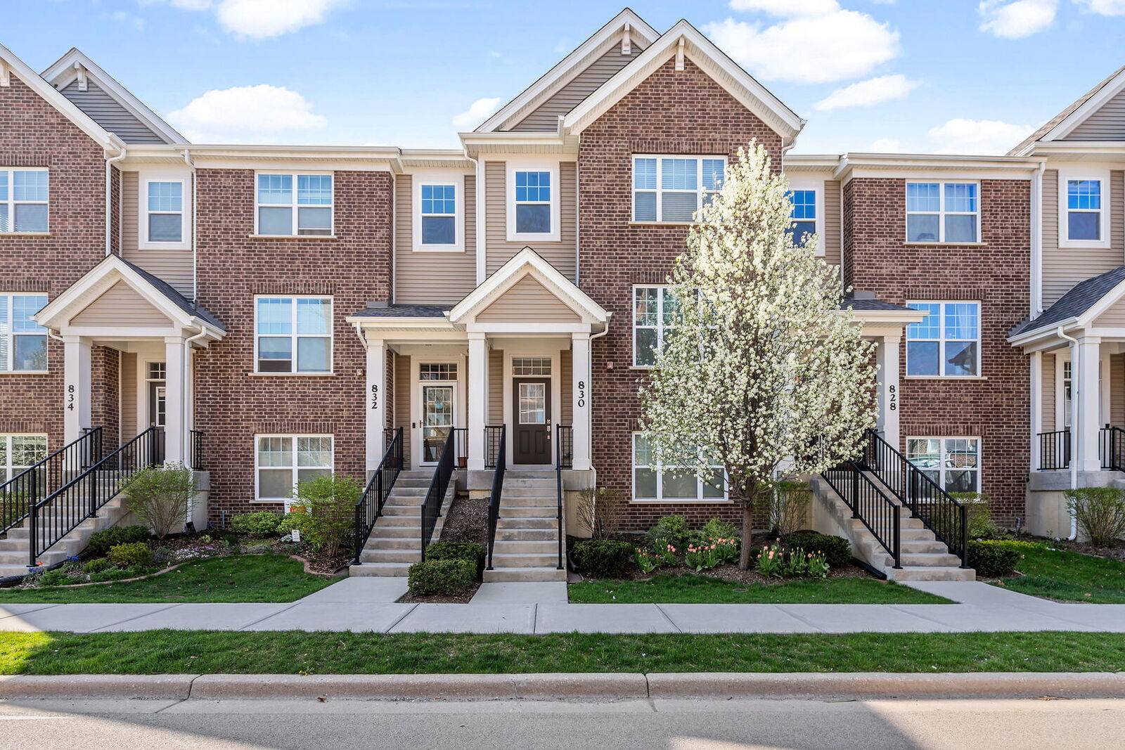 Property Photo: 830 Center Street IL 60016