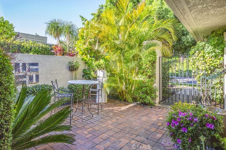 Property Photo:  5544 Rayo Del Sol B  CA 92637 