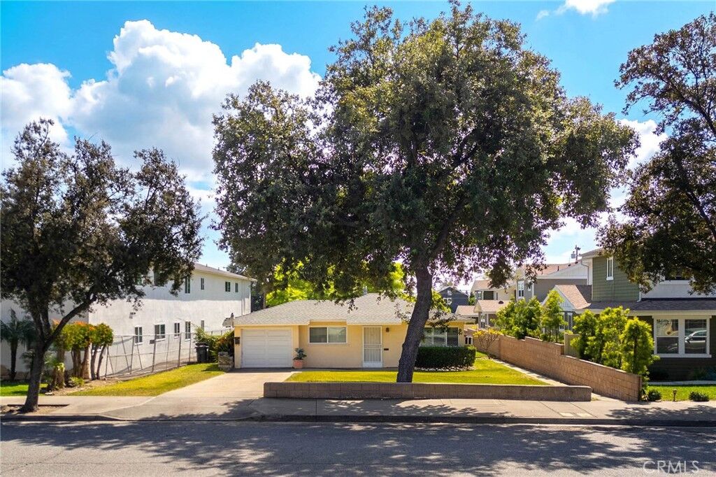Property Photo: 526 E Olive Avenue A CA 91016