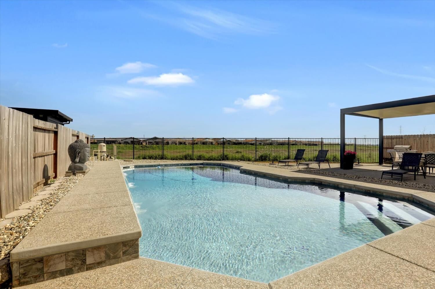 Property Photo:  1104 Shadowgate Drive  CA 95747 