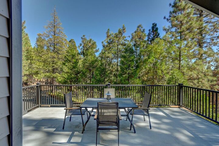 Property Photo: 923 Bear Run Way CA 95223