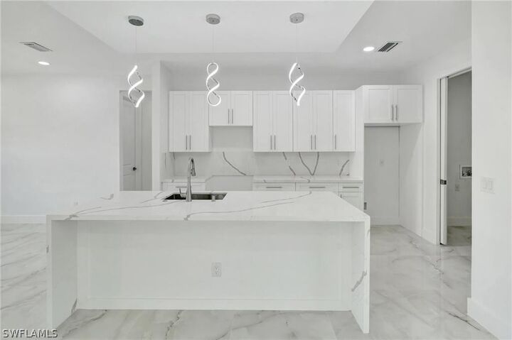 Property Photo: 803 E 16th Street FL 33972