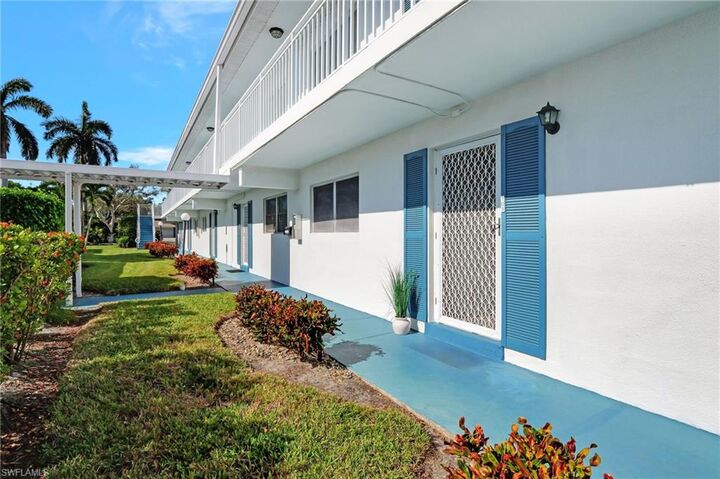 Property Photo: 750 Mooring Ln 105 FL 34102