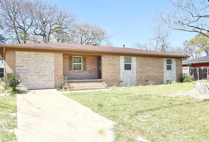Property Photo:  1004 W Cayuga Drive  TX 75751 