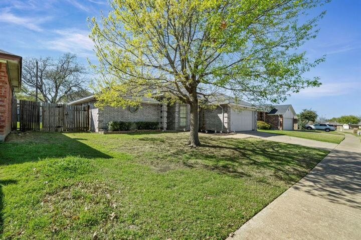 Property Photo: 6712 Running Creek Drive TX 76001