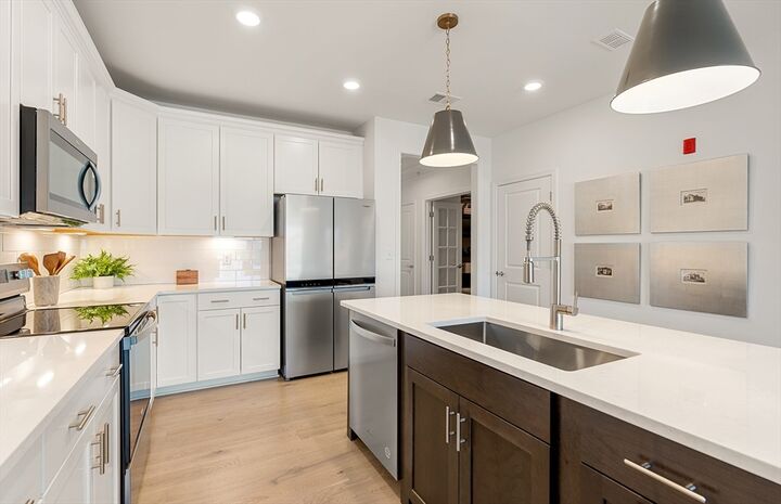 Property Photo:  5 Peters Farm Way 104  MA 01581 