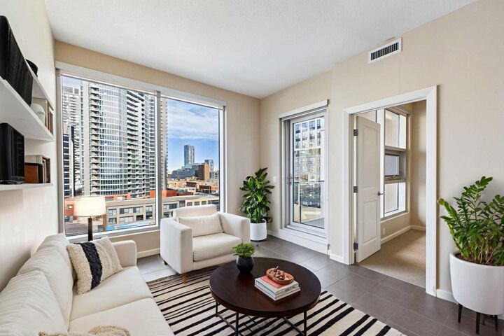 Property Photo:  211 13 Avenue SE 705  AB T2G 1E1 