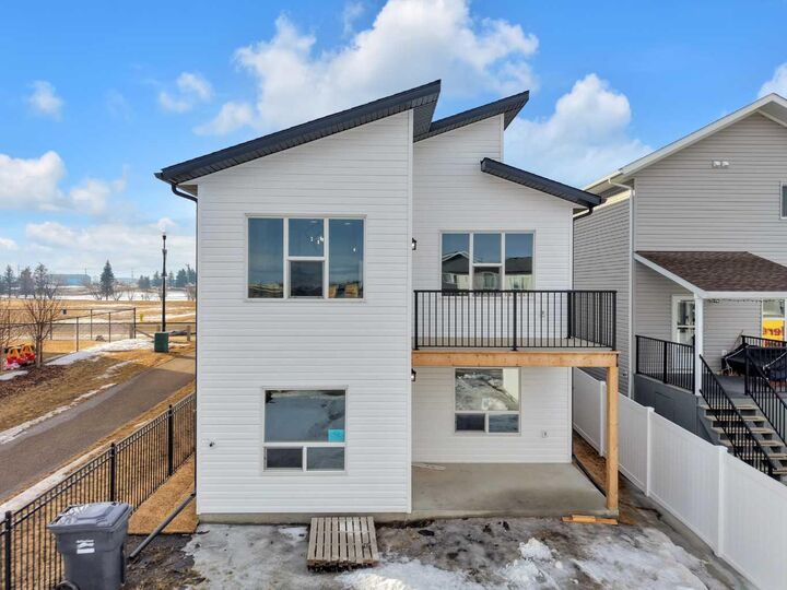 Property Photo:  6 Memorial Parkway  AB T4E 3B7 