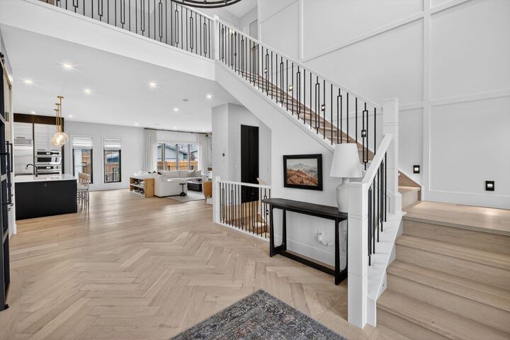 Property Photo:  6515 Longmoor Way SW  AB T3E 5Z8 