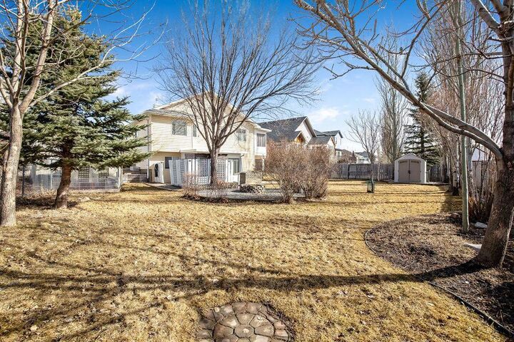 Photo de la propriété: 119 High Ridge Place NW AB T1V 1X8