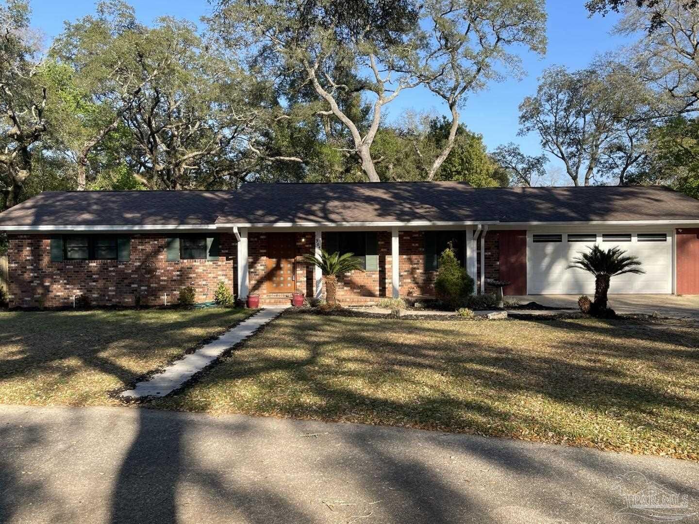 Property Photo:  1904 N 61st Ave  FL 32506 