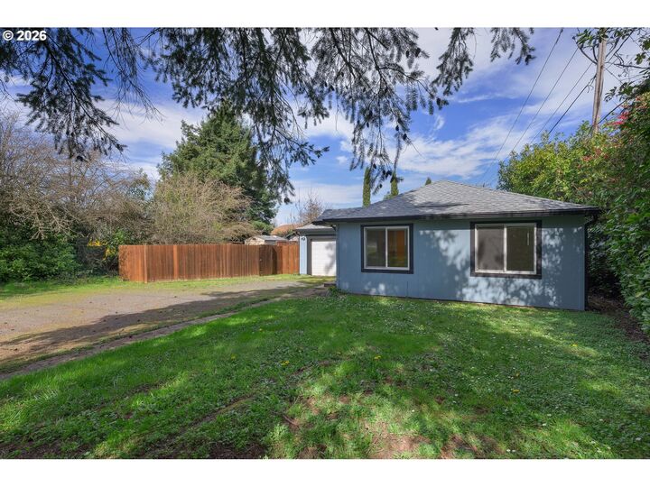 Property Photo:  865 W 28th Ave  OR 97405 