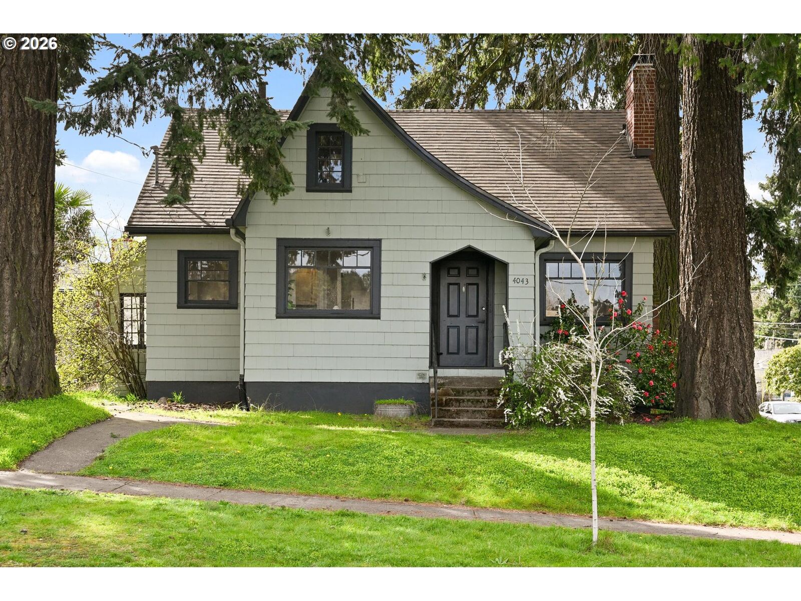 Property Photo: 4043 NE 80th Ave OR 97213