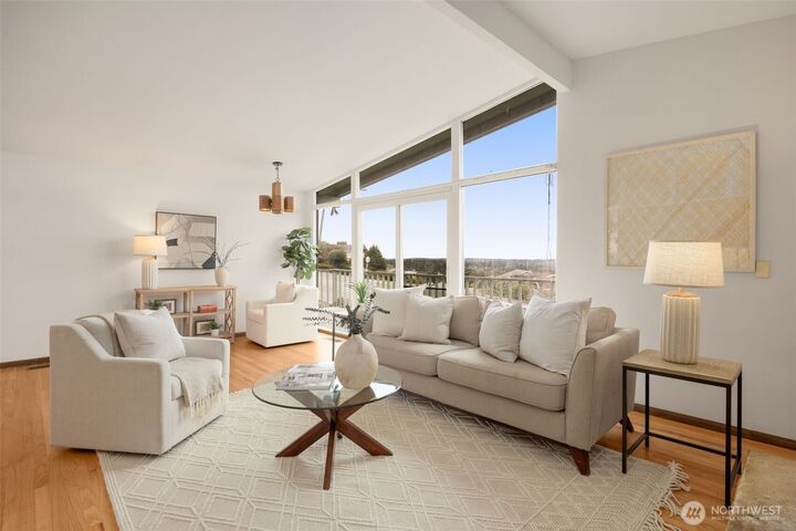 Property Photo:  4360  Somerset Boulevard SE  WA 98006 