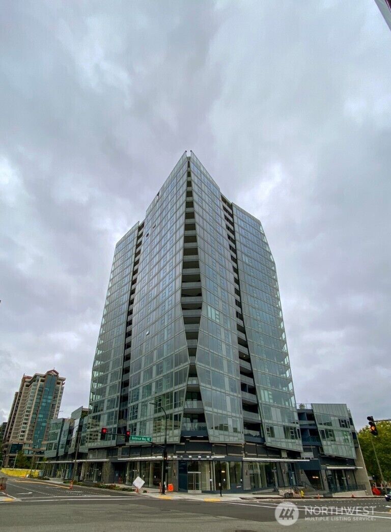 Property Photo: 188 Bellevue Way NE 1404 WA 98004