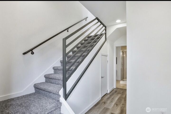 Property Photo: 1214 N Northgate Way WA 98133