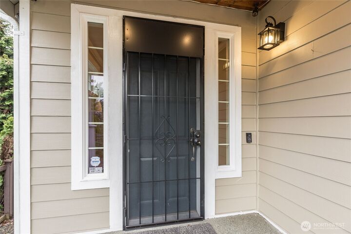 Property Photo:  3322  Garden Court N  WA 98056 