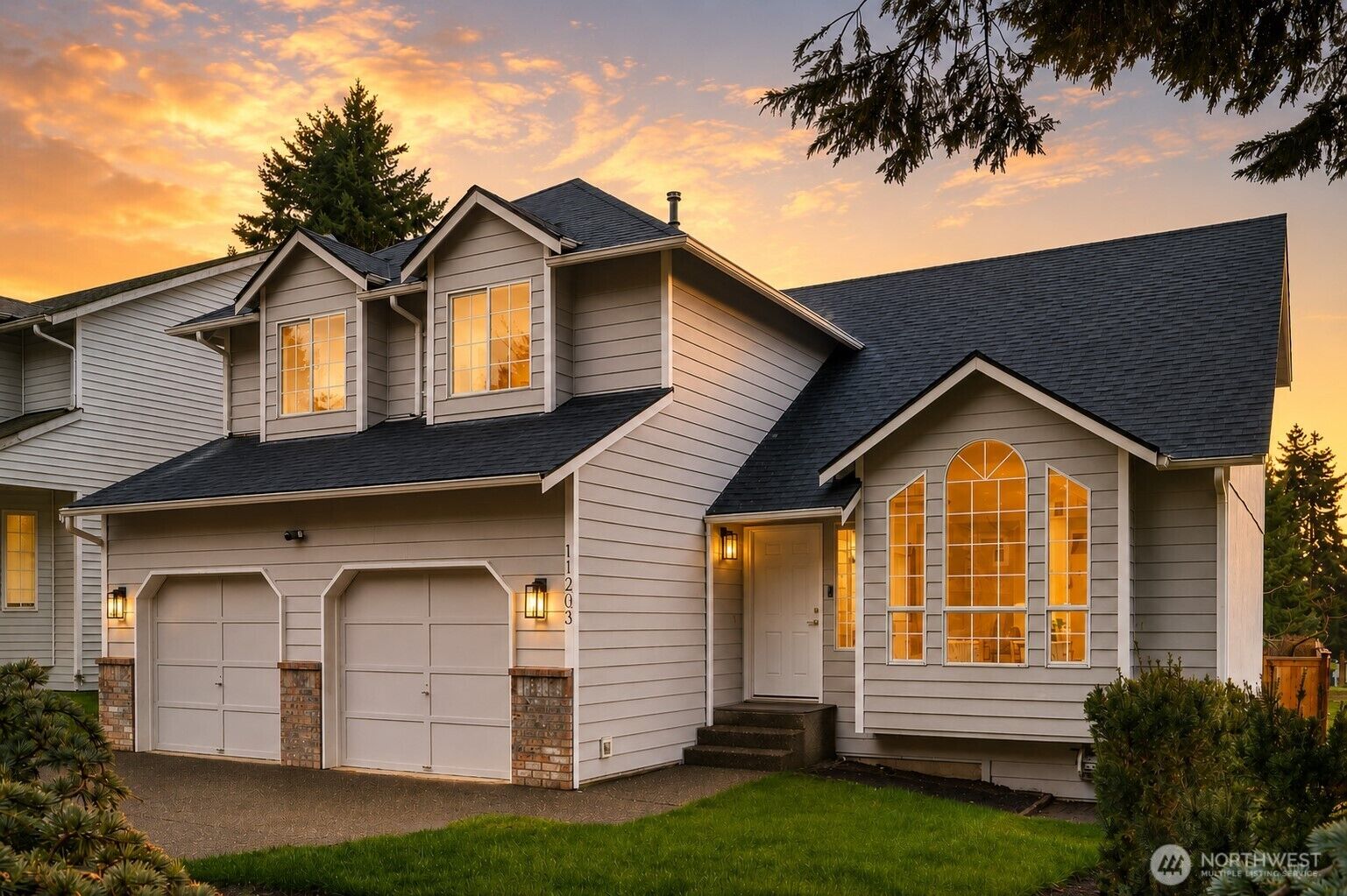 Property Photo: 11203 SE 237th Place WA 98031