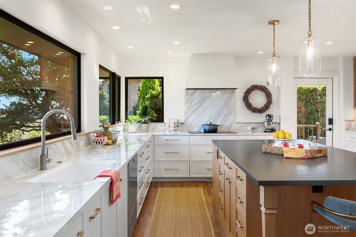 Property Photo: 7315 51st Avenue NE WA 98115