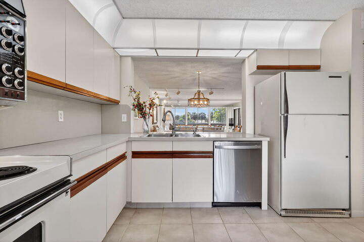 Property Photo:  5561 Fairway Park Drive 203  FL 33437 