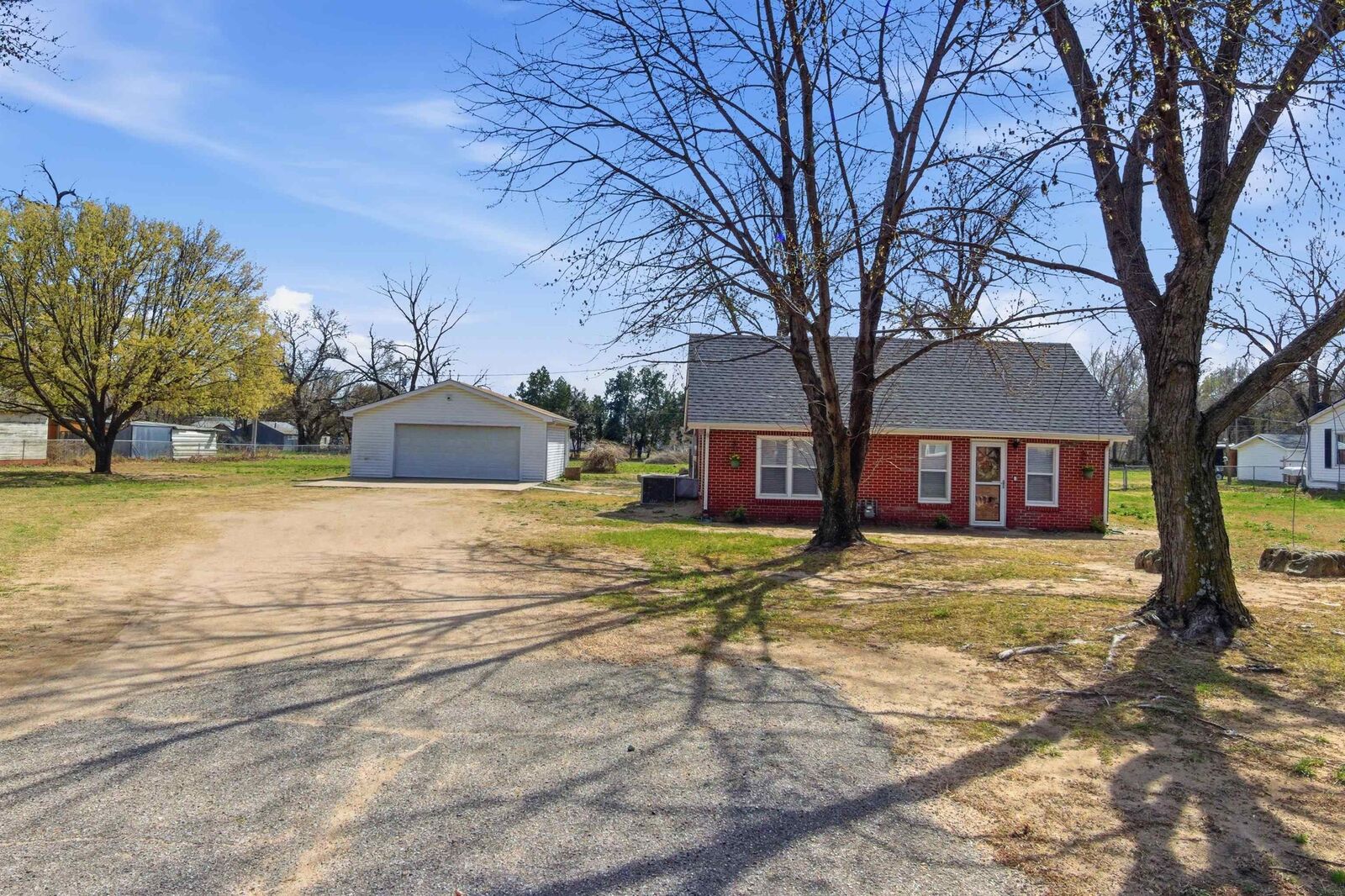 Property Photo:  701 E 57th St S  KS 67216-3833 