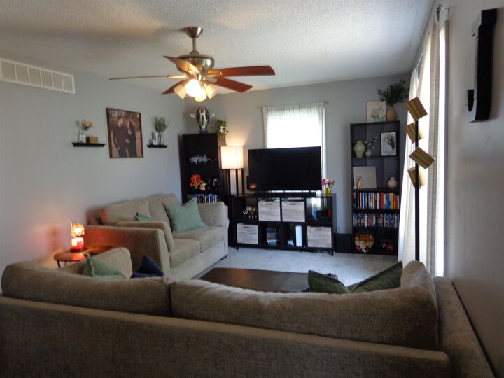 Property Photo:  433 E Pearl  KS 67110 