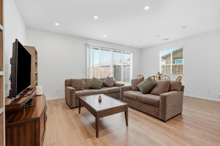 Property Photo:  667 Pleasant Drive  CA 95330 