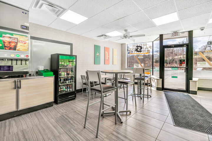 Property Photo:  78 Bank Street  CT 06483 