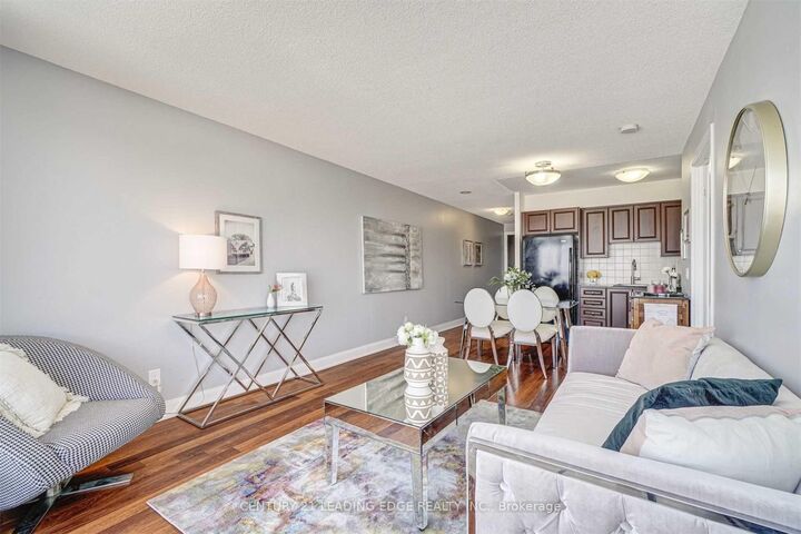 Property Photo:  135 Village Green Square 2415  ON M1S 0G4 