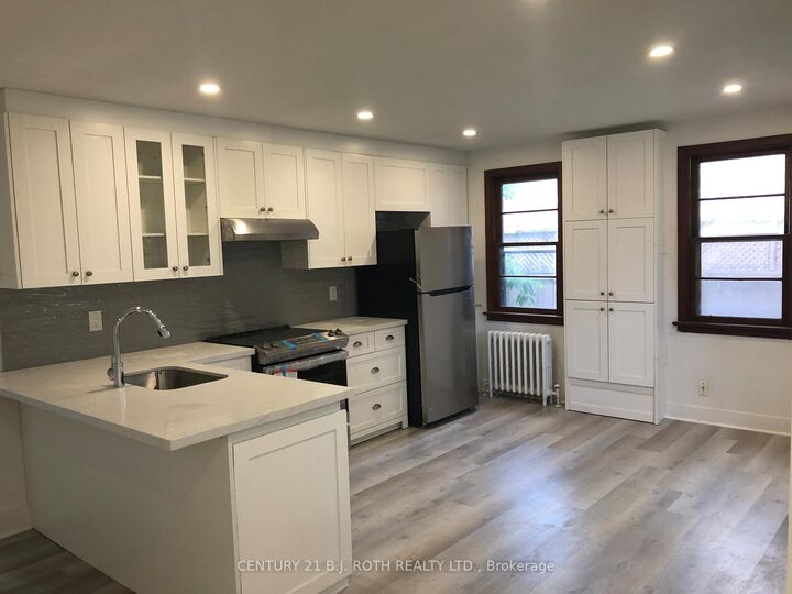 Property Photo: 34 Cundles Road E ON L4M 2Z5