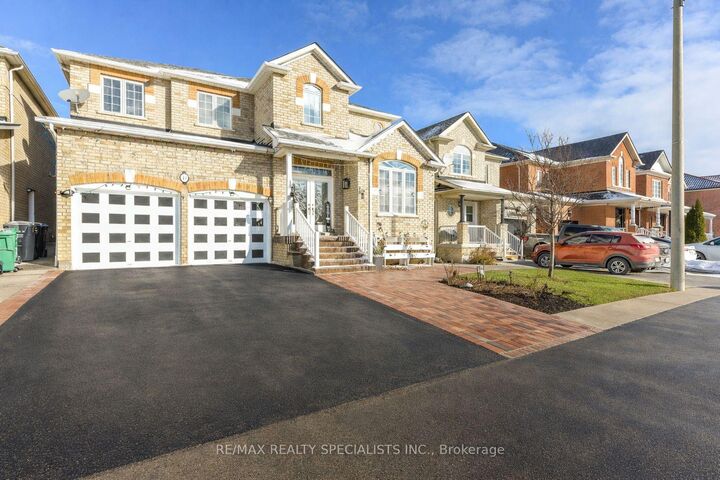 Property Photo: 41 Madronna Gardens ON L7A 2V9