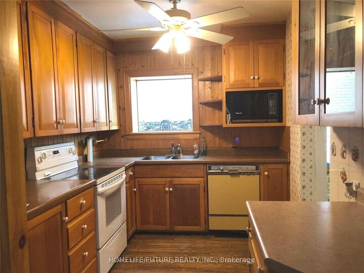 Property Photo: 192 Parkview Avenue ON M2N 3Y8