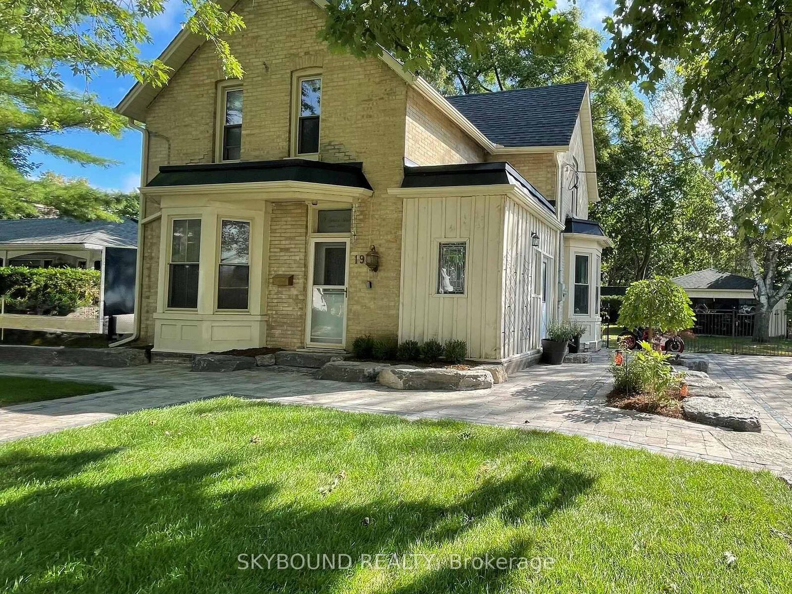 Property Photo: 19 Spruce Street ON L4G 1R7
