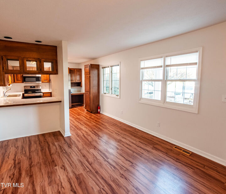 Property Photo:  802 Locust Street 3  TN 37857 