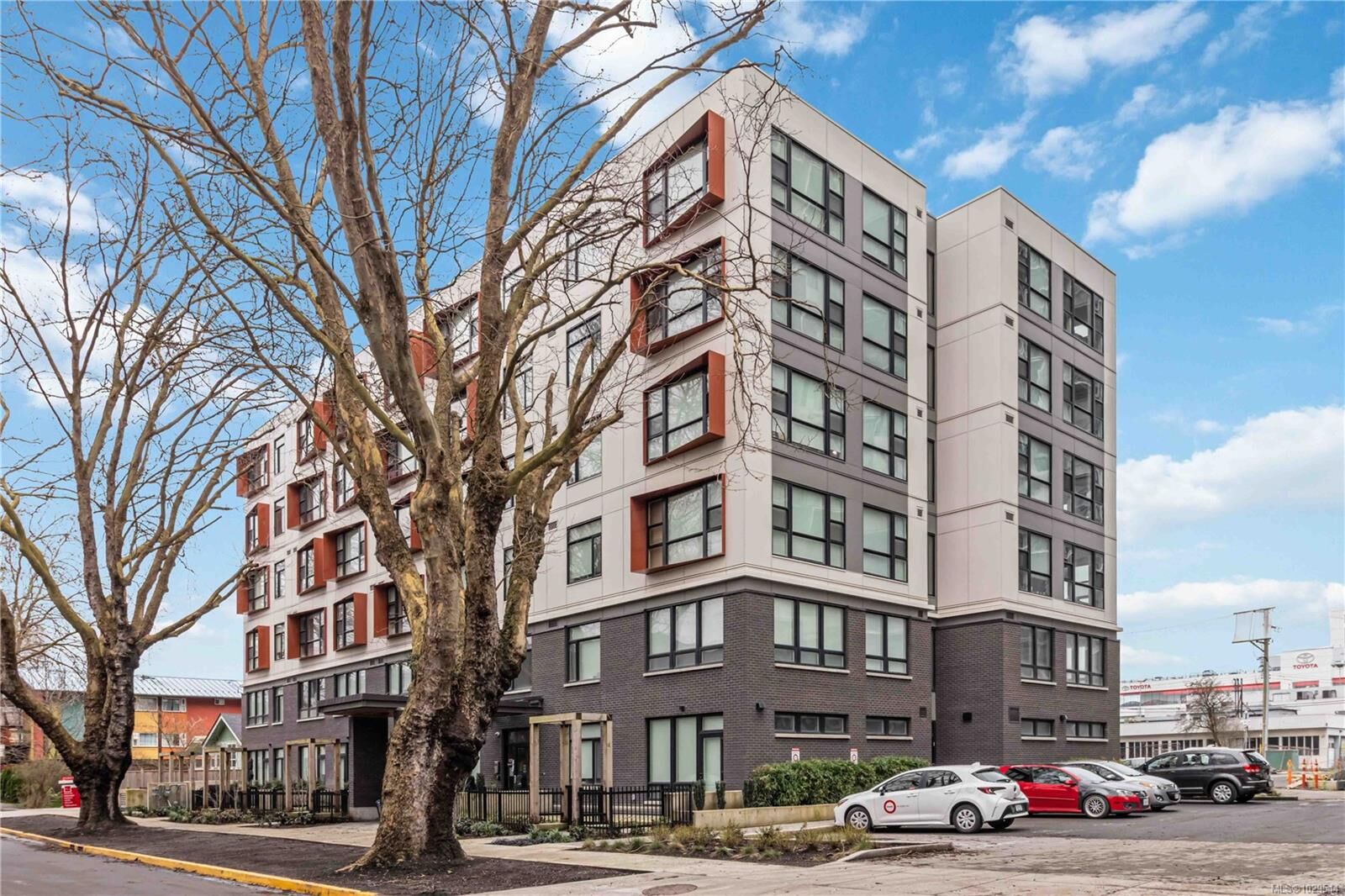 Property Photo: 629 Speed Ave #202 BC V8Z 1A5
