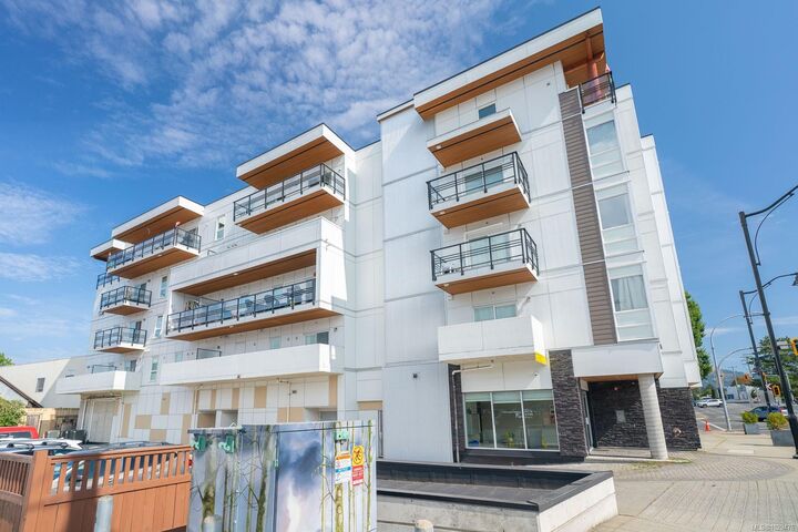 15 Canada Ave 208 — photo 1