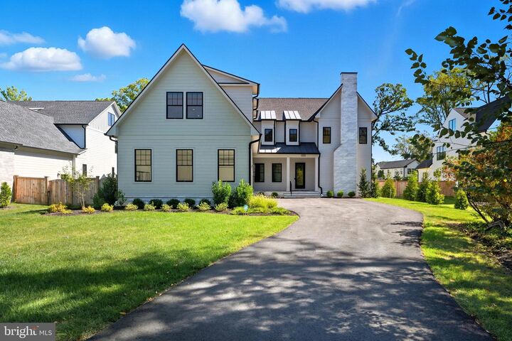 Property Photo: 1111 Ingleside Avenue VA 22101